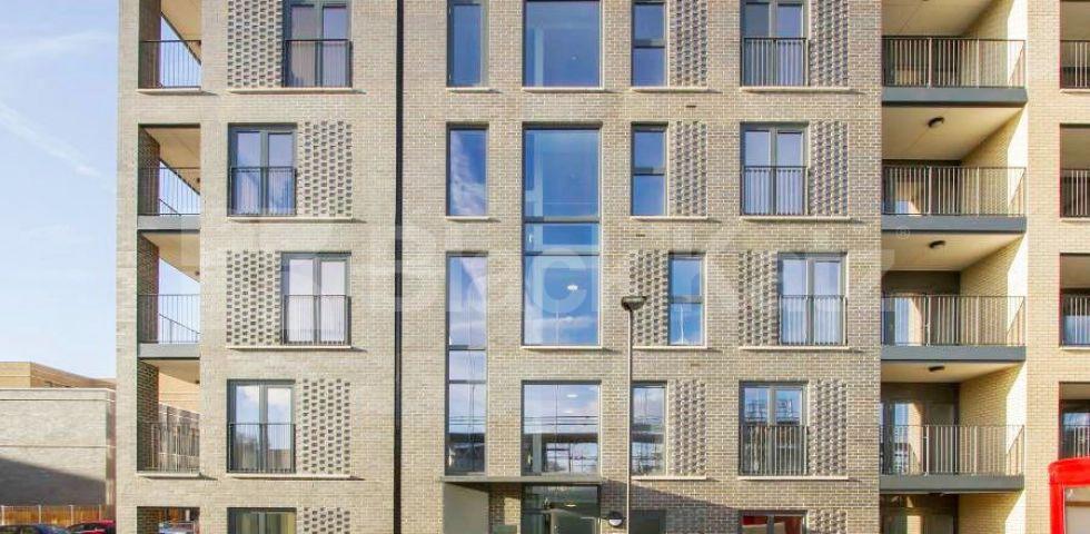 			UNDER OFFER , 2 Bedroom, 1 bath, 1 reception Apartment			 Bramah Road (Oval Quarter), Oval